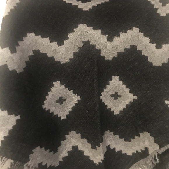 Aritzia Wilfred Australian Wool Southwestern Triangle Scarf Shawl - Picture 4 of 6